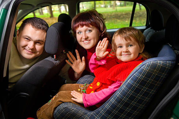 Vigilabebés y útiles para bebés y niños en el coche.